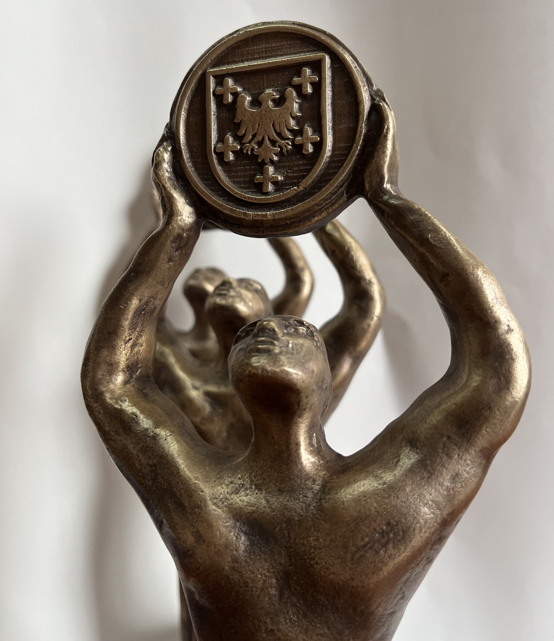 statuetka tytana